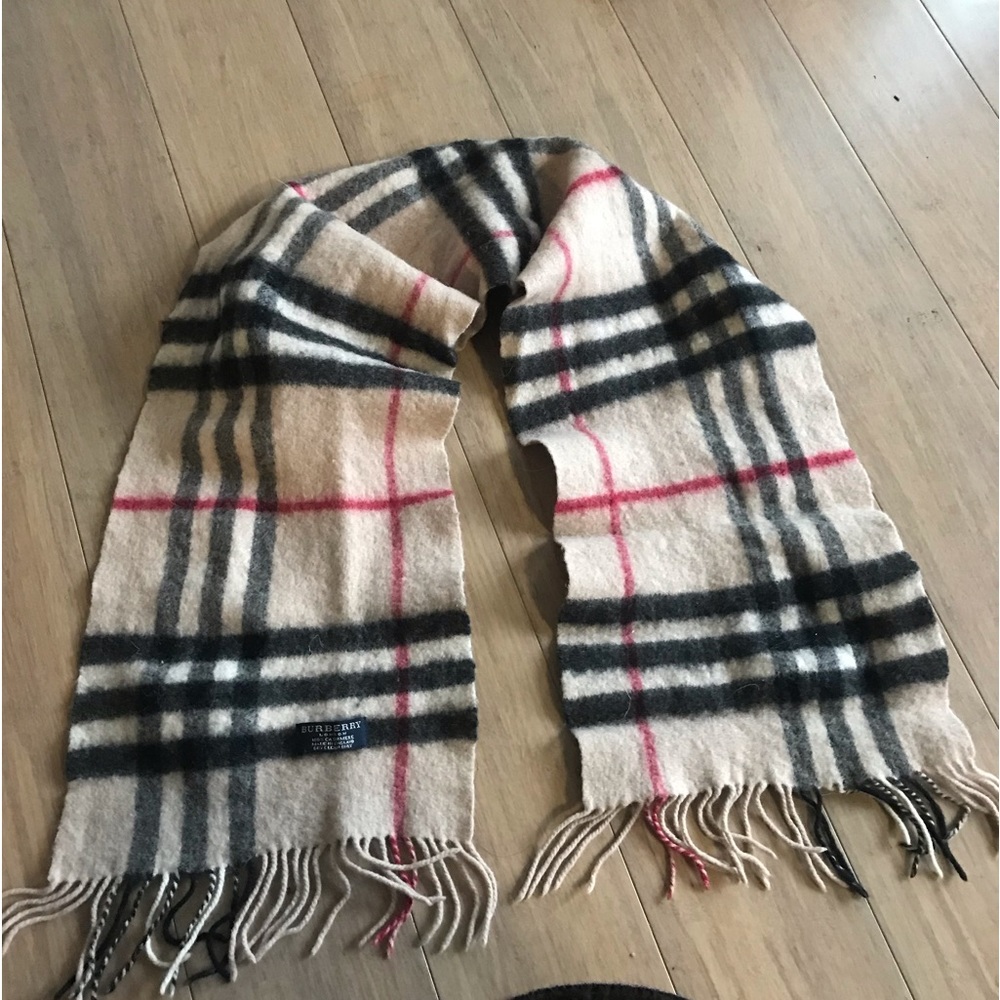 LOW PRICE MOVING- BURBERRY WOOL SCARF